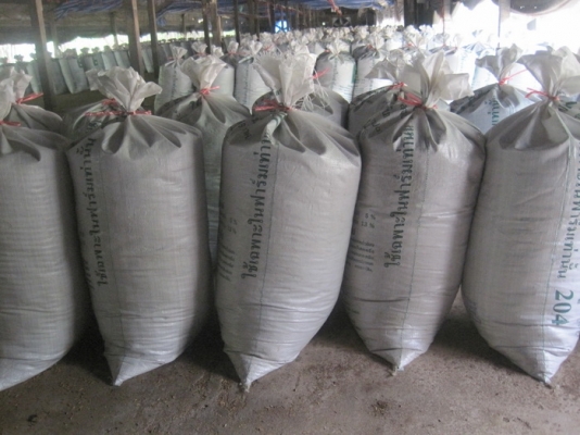 ขายขี้ไก่ฉีดEM กระสอบละ25บาท หน้าฟาร์มขึ้นรถให้พร้อมจ.ระยอง