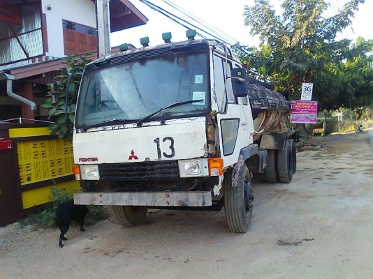 รถสิบล้อบรรทุกน้ำ MITSUBISHI FUSO รุ่นหน้ากากดำ สีเดิม ๆ เครื่อง 195 แรงม้า ทุบราคาเหลือ 460,000 บาท !!!!!!!!!!!!!