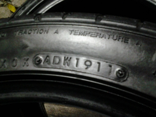 ขายยาง NITTO NT555 215-45-17 ปี11 ดอกนิ่มๆสวยๆ ไม่บวมไม่กินข้าง คู่ละ 2,800 บาท ขายยาง NITTO NT555 215-45-17 ปี11 ดอกนิ่มๆสวยๆ ไม่บวมไม่กินข้าง คู่ละ 2,800 บาท