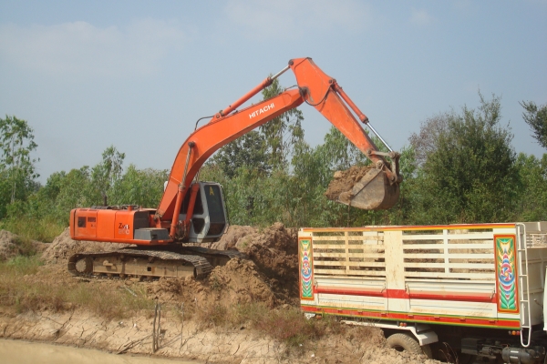 เพื่อนฝากขายแมคโฮพร้อมเทลเลอร์คะ