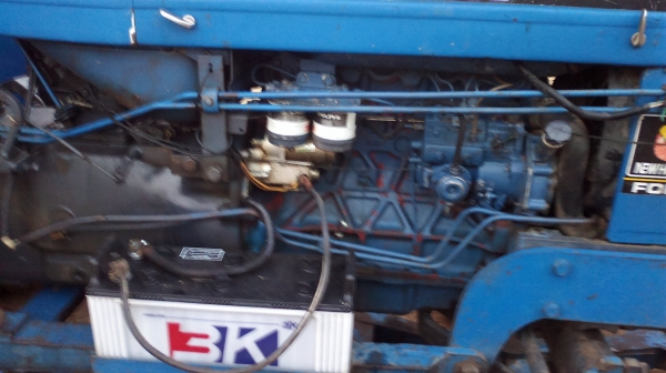 ฟอร์ด 6600 เสื้อลายแรงดี ใบมีดดันหน้า + ผาน7 CMT พร้อมใช้งาน เครื่อง เกียร์ ท้ายแน่นดี เล่มทะเบียนพร้อมโอน ราคาเบาๆ 370000 สันคนเดิมครับ 0860733522