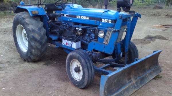 ฟอร์ด 6600 เสื้อลายแรงดี ใบมีดดันหน้า + ผาน7 CMT พร้อมใช้งาน เครื่อง เกียร์ ท้ายแน่นดี เล่มทะเบียนพร้อมโอน ราคาเบาๆ 370000 สันคนเดิมครับ 0860733522