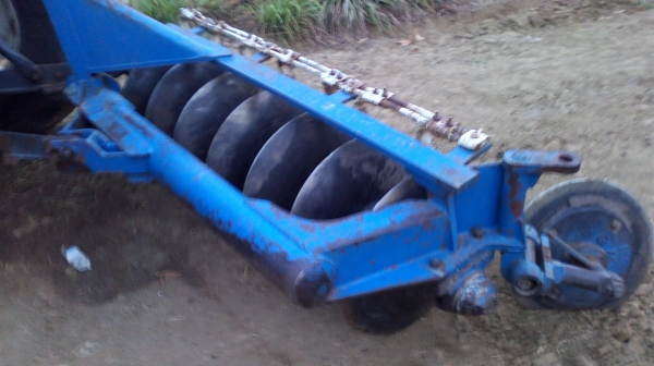 ฟอร์ด 6600 เสื้อลายแรงดี ใบมีดดันหน้า + ผาน7 CMT พร้อมใช้งาน เครื่อง เกียร์ ท้ายแน่นดี เล่มทะเบียนพร้อมโอน ราคาเบาๆ 370000 สันคนเดิมครับ 0860733522