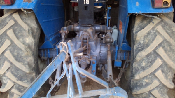 ฟอร์ด 6600 เสื้อลายแรงดี ใบมีดดันหน้า + ผาน7 CMT พร้อมใช้งาน เครื่อง เกียร์ ท้ายแน่นดี เล่มทะเบียนพร้อมโอน ราคาเบาๆ 370000 สันคนเดิมครับ 0860733522