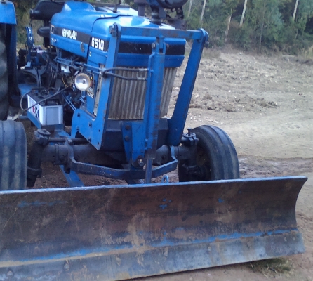 ฟอร์ด 6600 เสื้อลายแรงดี ใบมีดดันหน้า + ผาน7 CMT พร้อมใช้งาน เครื่อง เกียร์ ท้ายแน่นดี เล่มทะเบียนพร้อมโอน ราคาเบาๆ 370000 สันคนเดิมครับ 0860733522