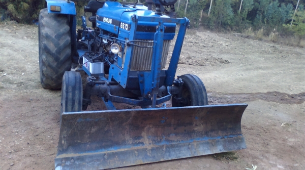 ฟอร์ด 6600 เสื้อลายแรงดี ใบมีดดันหน้า + ผาน7 CMT พร้อมใช้งาน เครื่อง เกียร์ ท้ายแน่นดี เล่มทะเบียนพร้อมโอน ราคาเบาๆ 370000 สันคนเดิมครับ 0860733522