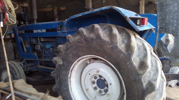 ฟอร์ด 6600 เสื้อลายแรงดี ใบมีดดันหน้า + ผาน7 CMT พร้อมใช้งาน เครื่อง เกียร์ ท้ายแน่นดี เล่มทะเบียนพร้อมโอน ราคาเบาๆ 370000 สันคนเดิมครับ 0860733522