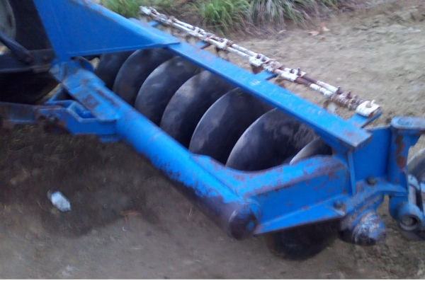 ฟอร์ด 6600 เสื้อลายแรงดี ใบมีดดันหน้า + ผาน7 CMT พร้อมใช้งาน เครื่อง เกียร์ ท้ายแน่นดี เล่มทะเบียนพร้อมโอน ราคาเบาๆ 370000 สันคนเดิมครับ 0860733522