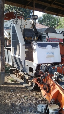 ถูกที่สุดแล้ว ขายรถเกี่ยวข้าว คูโบต้า dc60 plus คันละ295000