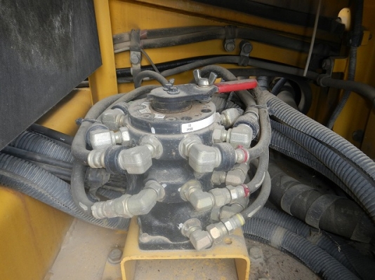 Lot.328 Komatsu PC200-8 ราคา 2,700,000 บาท