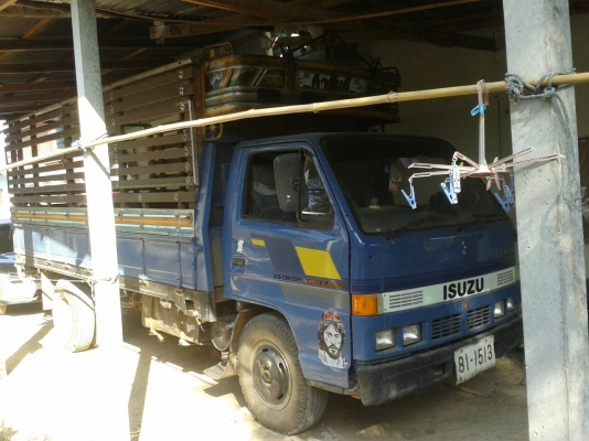 รถหกล้อ MKR  อีซุซุ  100ฝาขาว