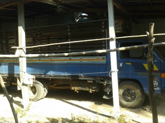 รถหกล้อ MKR อีซุซุ 100ฝาขาว รถหกล้อ MKR อีซุซุ 100ฝาขาว