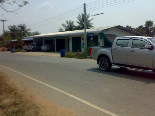 ขายที่จ.ชลลบุรี เขต พนัสนิคม พร้อมบ้าน และ ห้องแถว  ด่วนมากๆ