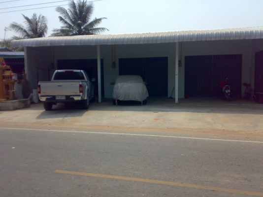 ขายที่จ.ชลลบุรี เขต พนัสนิคม พร้อมบ้าน และ ห้องแถว  ด่วนมากๆ