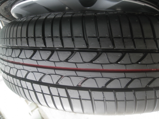 ขายกะทะล้อป้ายแดง suzuki swift ขอบ15 4รู100 +ยางปี13 สนใจติดต่อเล็กคลองสามครับ (081-3747940)