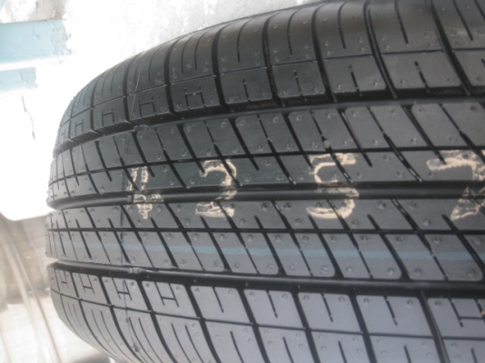 ขายกะทะล้อป้ายแดง new yaris ขอบ14 4รู100 +ยางปี13 ตุ่มและสีที่หน้ายางมีทุกเส้นครับ  สนใจติดต่อเล็กคลองสามครับ (081-3747940)