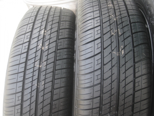 ขายกะทะล้อป้ายแดง new yaris ขอบ14 4รู100 +ยางปี13 ตุ่มและสีที่หน้ายางมีทุกเส้นครับ  สนใจติดต่อเล็กคลองสามครับ (081-3747940)