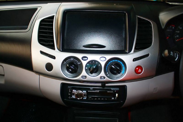 MITSUBISHI TRITON MEGACAB  2.4 MT ปี 2010