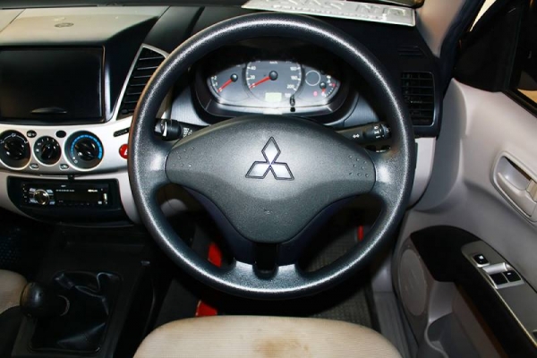 MITSUBISHI TRITON MEGACAB  2.4 MT ปี 2010