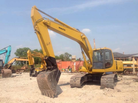 ขายรถแมคโครPC200-6 สภาพพร้อมใช้ สนใจติดต่อ บอย 085-156-2314