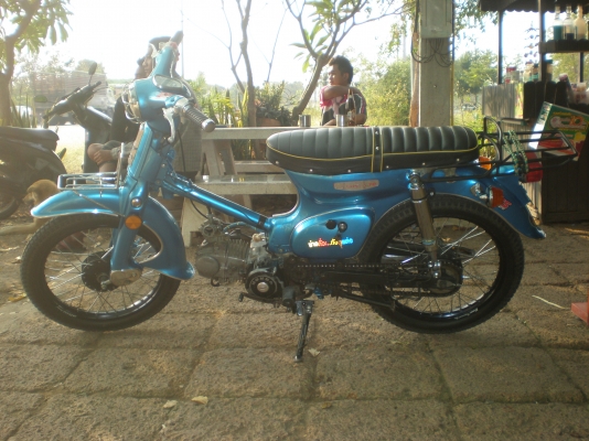 ขอขาย C70 เครื่องเวฟ Z สีทำใหม่ รถวิ่งดีมากครับ มีเล่มทะเบียน ค่าตัว 16500 บาท