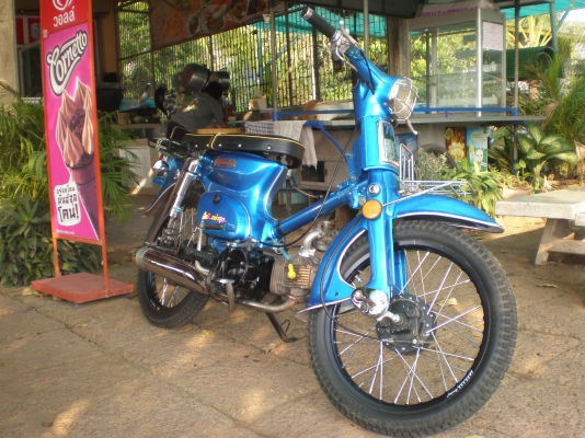 ขอขาย C70 เครื่องเวฟ Z สีทำใหม่ รถวิ่งดีมากครับ มีเล่มทะเบียน ค่าตัว 16500 บาท