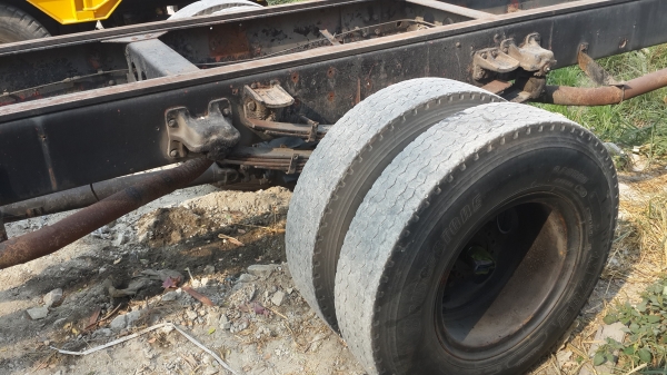 ขาย6ล้อใหญ่ช่วงยาว.....ยาง900.20....0815667535