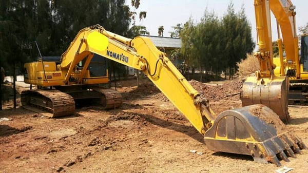 แบคโฮKOMUTSU PC200-8