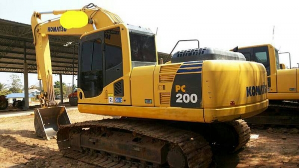 แบคโฮKOMUTSU PC200-8