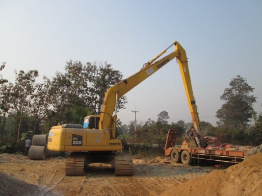 รถขุด KOMATSU PC200-7 SLF รุ่นแขนยาวพิเศษ ราคาต่อรองได้