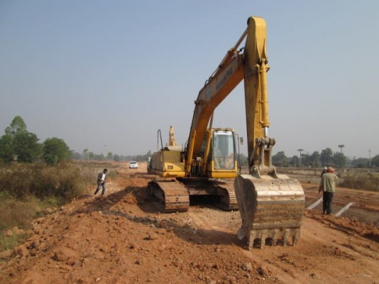 รถขุด KOMATSU PC200-7 ระบบไฟฟ้าครบ รถสวย ชอบราคาเท่าไรต่อรองได้อีกครับ