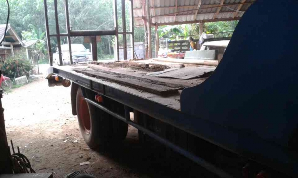 ขายรถแบคโฮ KOMATSU PC60-2 พร้อมกับรถ 6 ล้อเทเลอร์ ISUZU FTR165 แรงม้า 2 รวมราคา 850000