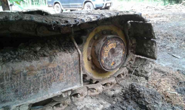 ขายรถแบคโฮ KOMATSU PC60-2 พร้อมกับรถ 6 ล้อเทเลอร์ ISUZU FTR165 แรงม้า 2 รวมราคา 850000