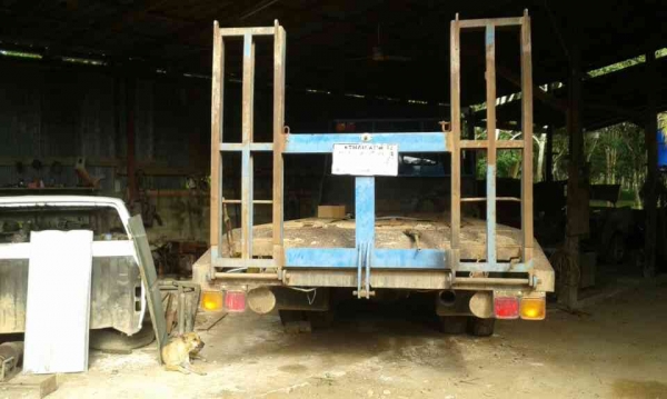 ขายรถแบคโฮ KOMATSU PC60-2 พร้อมกับรถ 6 ล้อเทเลอร์ ISUZU FTR165 แรงม้า 2 รวมราคา 850000