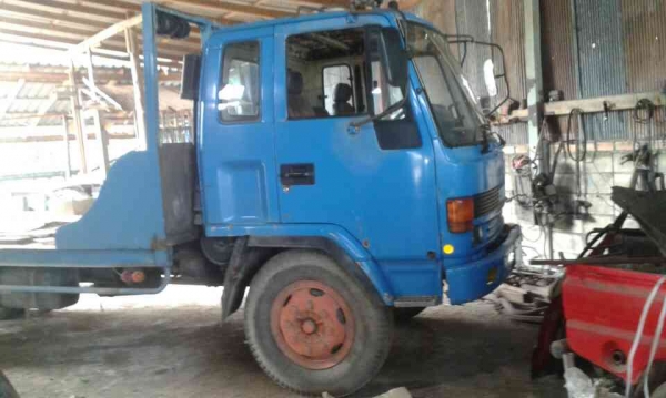 ขายรถแบคโฮ KOMATSU PC60-2 พร้อมกับรถ 6 ล้อเทเลอร์ ISUZU FTR165 แรงม้า 2 รวมราคา 850000