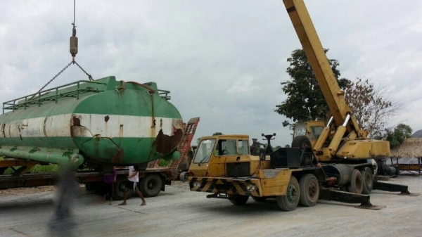 รถนิสสัน 12 ล้อ รถเครน  35 ตัน.  185 แรงม้า. สนใจติดต่อ 081 - 6079515 ราคาลดแล้ว 2900000