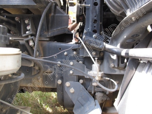 รถบรรทุก 10 ล้อ ยี่ห้อ HINO รุ่น FM8J 260 แรงม้า ติดแก๊ส NGV พร้อมหางพื้นเรียบสามมิตร (มีทั้งหมด 12 คัน)