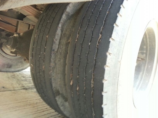 รถฮีโน่ 6 ล้อ ตู้แห้ง  FC4J  145 แรงม้า. ปี 45  ( มีขาย 2 คัน. )  สนใจติดต่อ  081 - 6079515