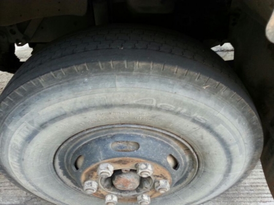 รถฮีโน่ 6 ล้อ ตู้แห้ง  FC4J  145 แรงม้า. ปี 45  ( มีขาย 2 คัน. )  สนใจติดต่อ  081 - 6079515