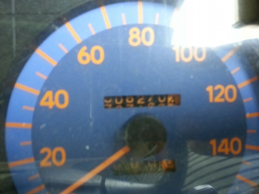 รถฮีโน่ 6 ล้อ ตู้แห้ง  FC4J  145 แรงม้า. ปี 45  ( มีขาย 2 คัน. )  สนใจติดต่อ  081 - 6079515