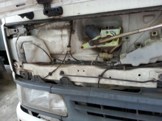 รถฮีโน่ 6 ล้อ ตู้แห้ง  FC4J  145 แรงม้า. ปี 45  ( มีขาย 2 คัน. )  สนใจติดต่อ  081 - 6079515