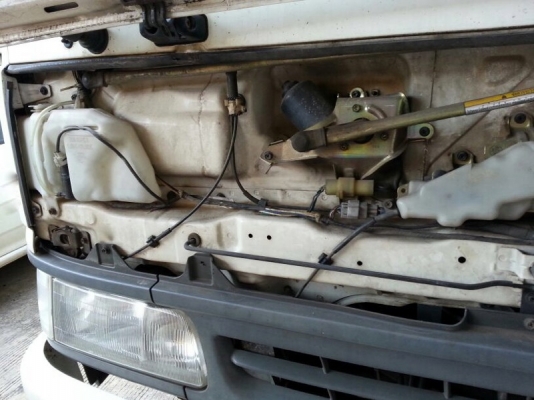 รถฮีโน่ 6 ล้อ ตู้แห้ง  FC4J  145 แรงม้า. ปี 45  ( มีขาย 2 คัน. )  สนใจติดต่อ  081 - 6079515