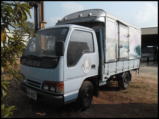 4 ล้อ NKR มีหลังคาส่งของ