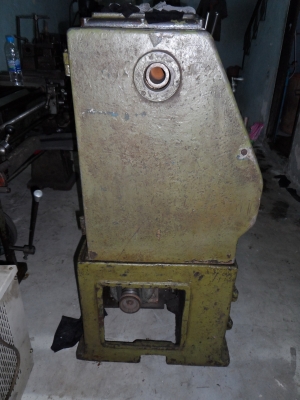 ขายครับขายเครื่องกลึง 6 ฟุต 3 เพลา ยี่ห้อ tashing รุ่น matin ผลิตใน ไต้หวัน รูผ่านคอประมาณ 1.6" สวิงผ่านรางประมาณ 400 มม. ถอดคอม้าเหวี่ยงได้ประมาณ 22" กลึงเพลา ยันศูนย์ประมาณ 1 เมตร สภาพใช้งาน 55000 บาท ช่างเอก มีบริการ จัดส่งทั่วประเทศ