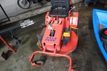 รถตัดหญ้า นั่งขับ มิตซูบิชิ SRM 821 A เกียร์เดินหน้า 3 เกียร์ ถอยหลัง 1 เกียร์ นำเข้าญี่ปุ่น ราคา 48,000 รถตัดหญ้า นั่งขับ มิตซูบิชิ SRM 821 A เกียร์เดินหน้า 3 เกียร์ ถอยหลัง 1 เกียร์ นำเข้าญี่ปุ่น ราคา 48,000
