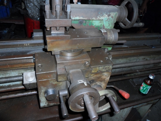 ขายครับขายเครื่องกลึงไต้หวันขนาด 5 ฟุต รุ่นเบา เกียร์บล็อก 3 เพลา รูผ่าน 1.5 นิ้ว จุดที่มีการเคลื่อนที่ทั้งหมด แน่นดีมาก (ล้างแล้วรับรองเป็นเครื่องที่น่าใช้มากตัวนึง) 55000 บาท 0814583376 ช่างเอก มีบริการจัดส่งทั่วประเทศ