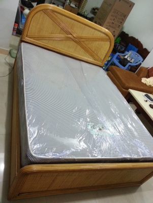 (ยกเลิกการขาย) ขายเตียงนอนหวายแท้พร้อมที่นอน ขนาด5ฟุต