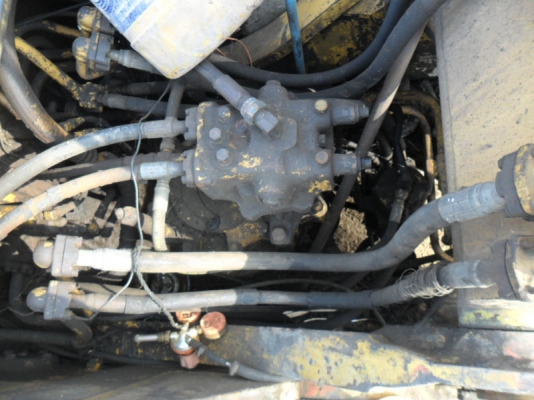 Komatsu PC200-5 คอนโทรลสั้น ตูดแดง รถห้าง บูมธรรมดา เอกสารพร้อม Komatsu PC200-5 คอนโทรลสั้น ตูดแดง รถห้าง บูมธรรมดา เอกสารพร้อม