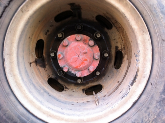 ขายรถ 6 ล้อ กระบะเหล็กยาว มีลิปไฟฟ้ายกขึ้นลงได้ MITSUBISHI เครื่อง.195 ช่วงล้างใหญ่ ยาว 7 เมตร