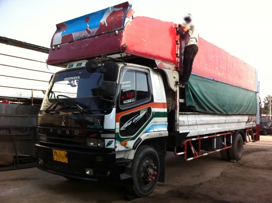 ขายรถ 6 ล้อ กระบะเหล็กยาว มีลิปไฟฟ้ายกขึ้นลงได้ MITSUBISHI เครื่อง.195 ช่วงล้างใหญ่ ยาว 7 เมตร